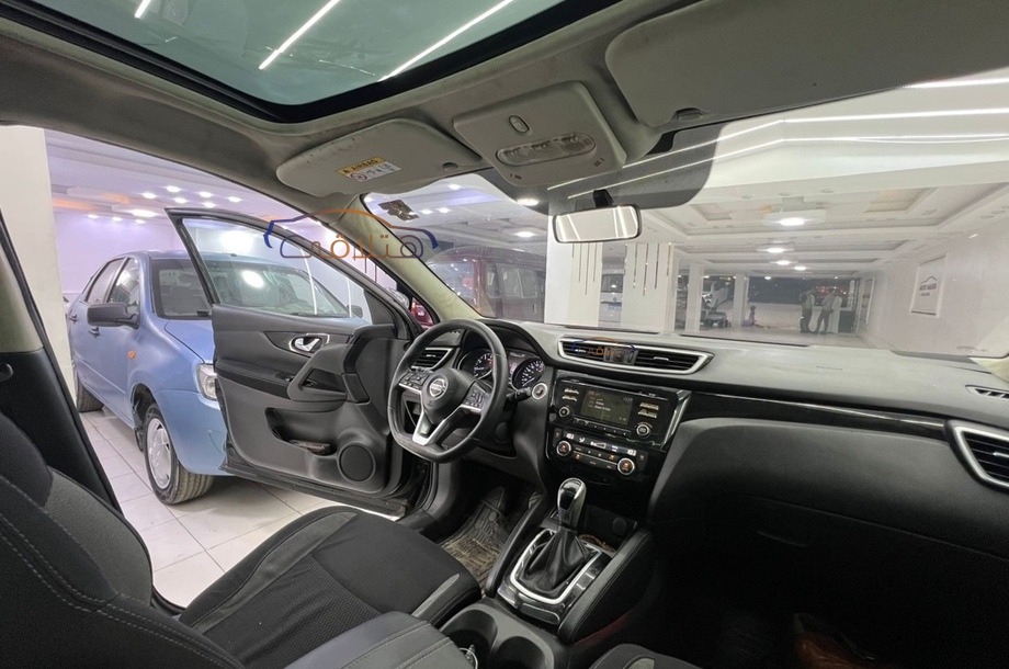 Qashqai Nissan أسود