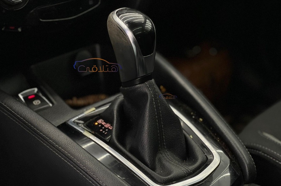 Qashqai Nissan أسود