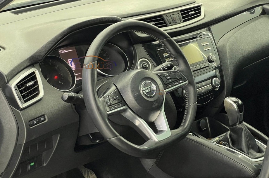 Qashqai Nissan أسود