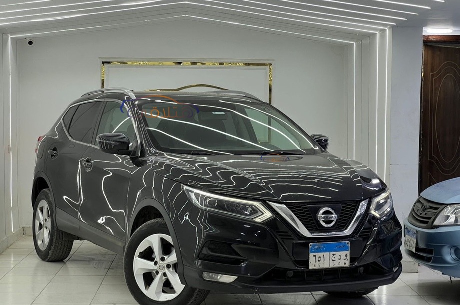 Qashqai Nissan أسود