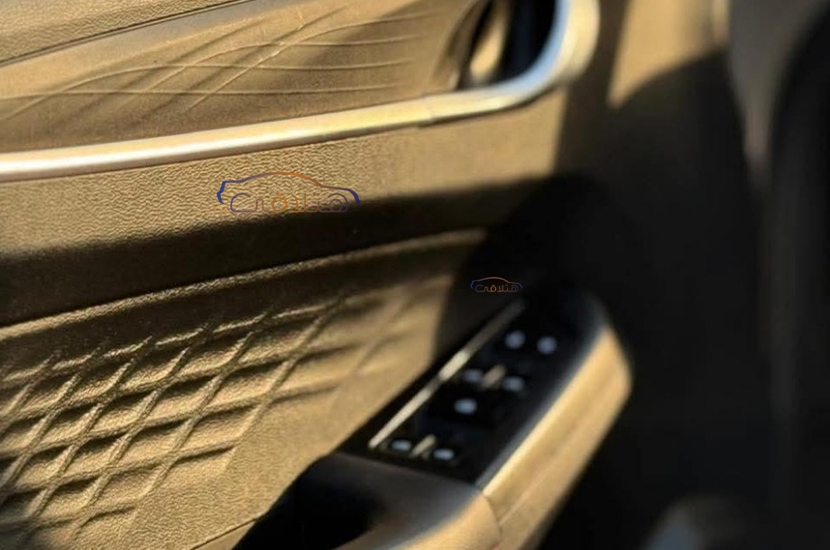 GX3 Pro Geely ذهبي