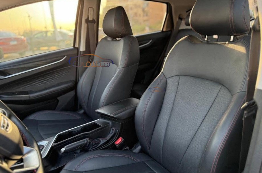 GX3 Pro Geely ذهبي