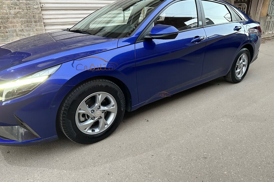 Avante Hyundai أزرق