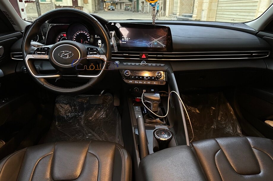 Avante Hyundai أزرق