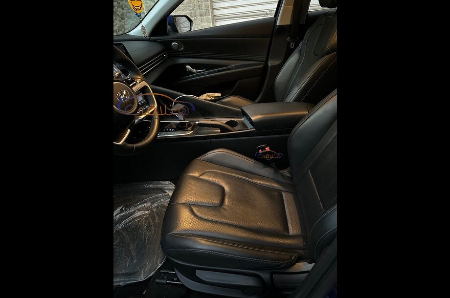 Avante Hyundai أزرق