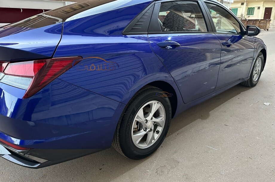 Avante Hyundai أزرق