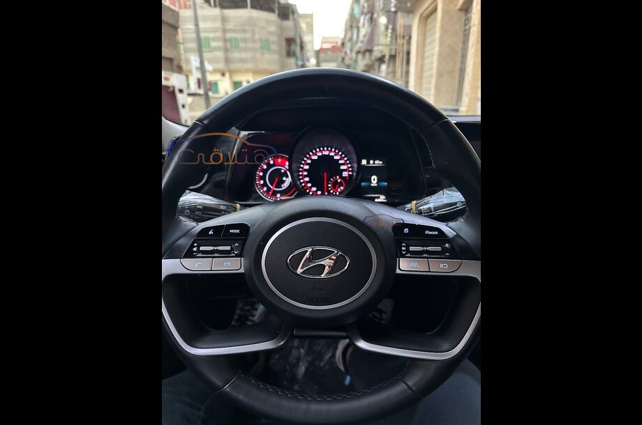 Avante Hyundai أزرق