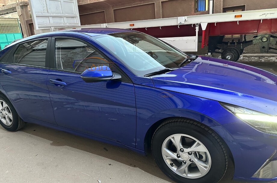 Avante Hyundai أزرق