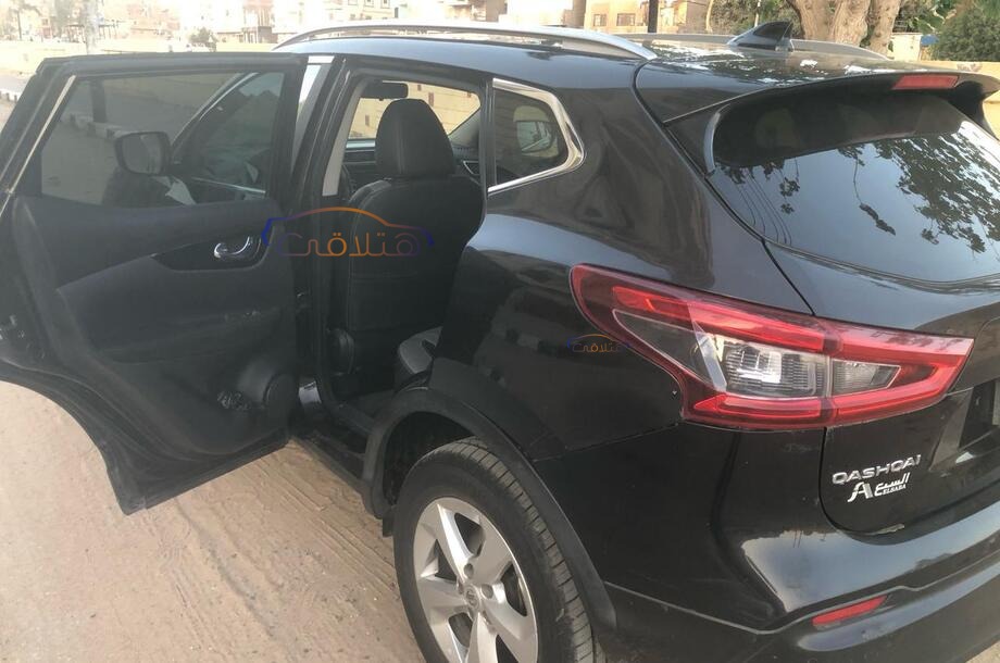 Qashqai Nissan أسود