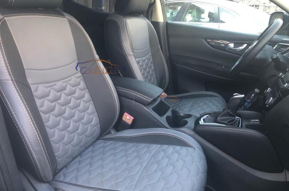 Qashqai Nissan أسود