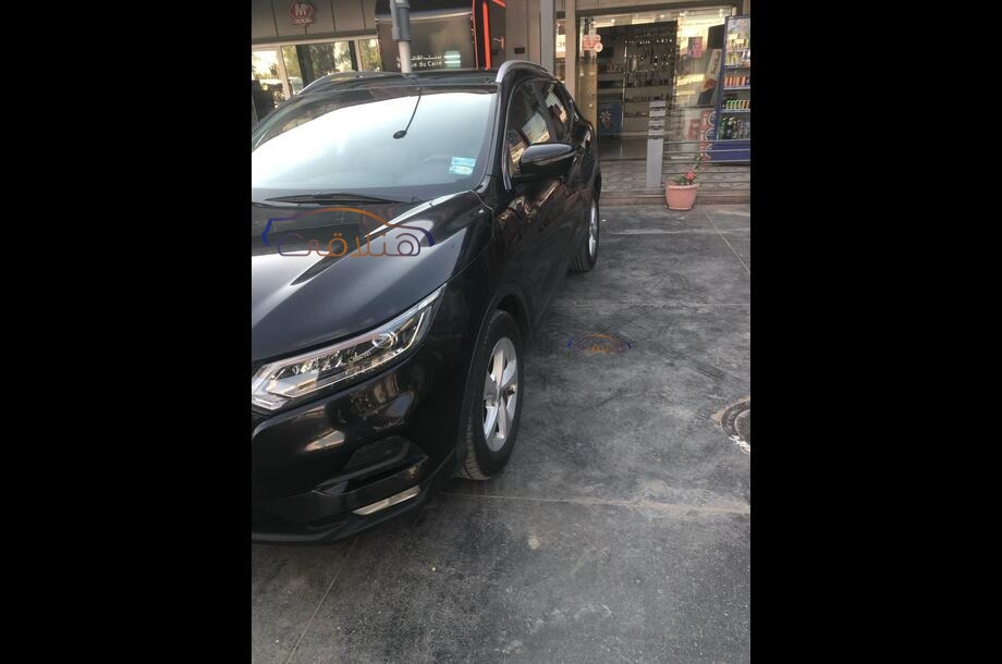 Qashqai Nissan أسود