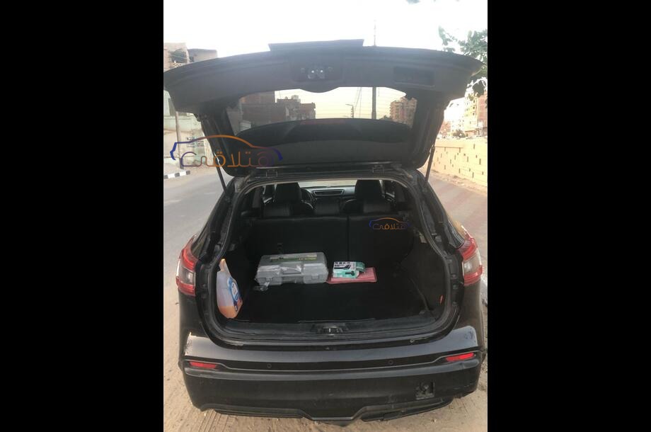 Qashqai Nissan أسود