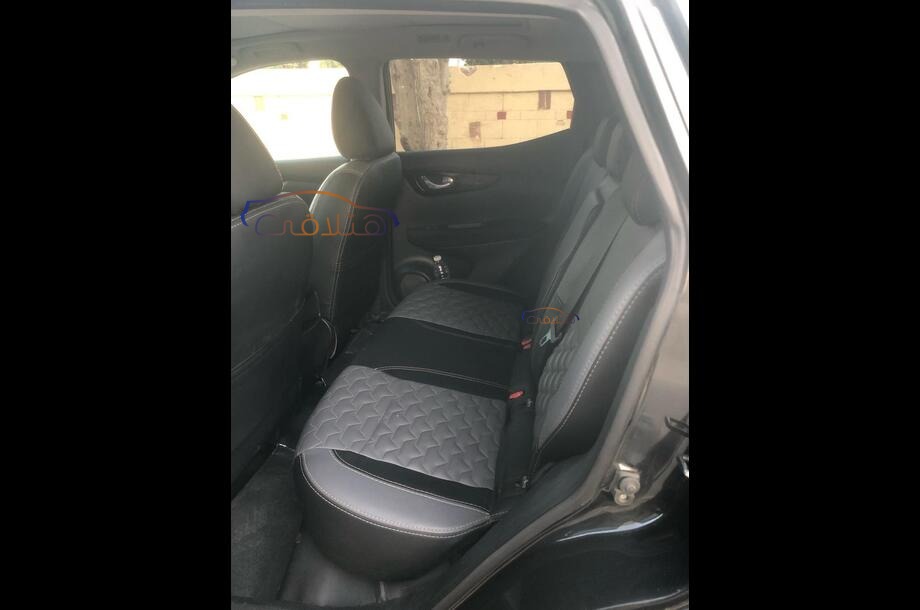 Qashqai Nissan أسود