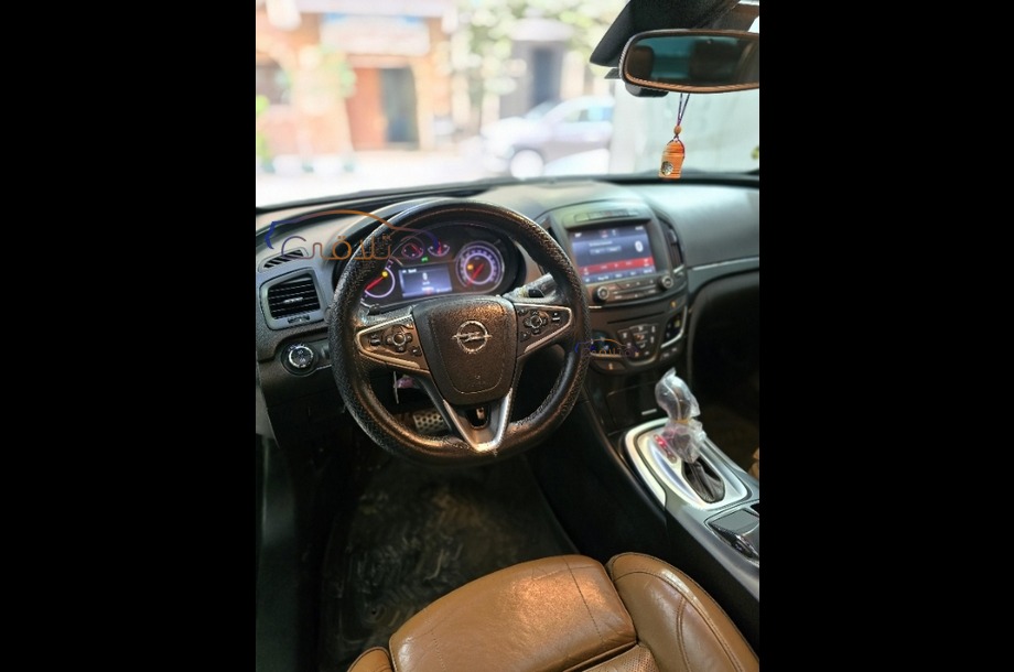 Insignia Opel أبيض