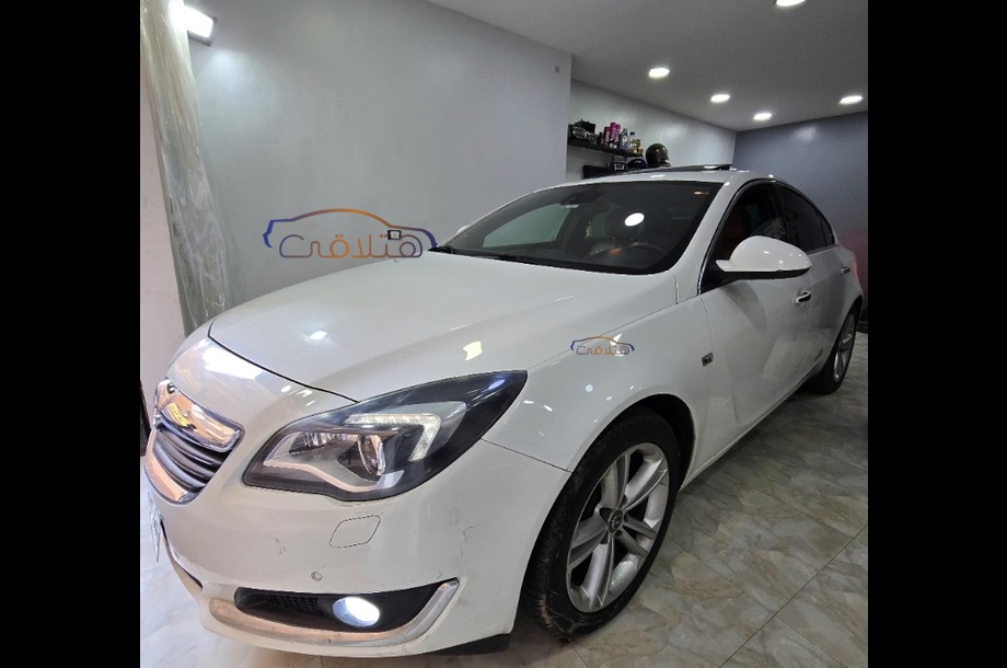 Insignia Opel أبيض