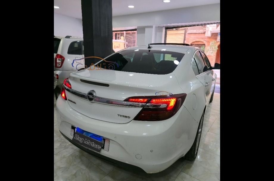 Insignia Opel أبيض