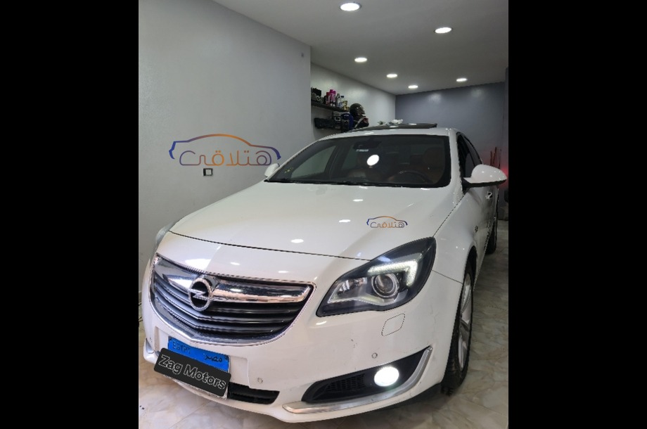 Insignia Opel أبيض