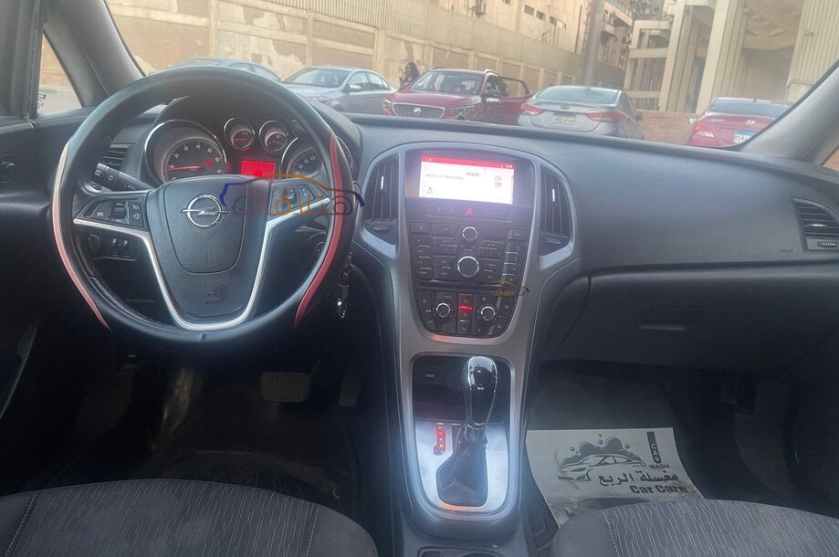 Astra Opel احمر