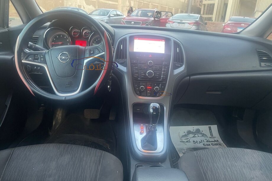 Astra Opel احمر
