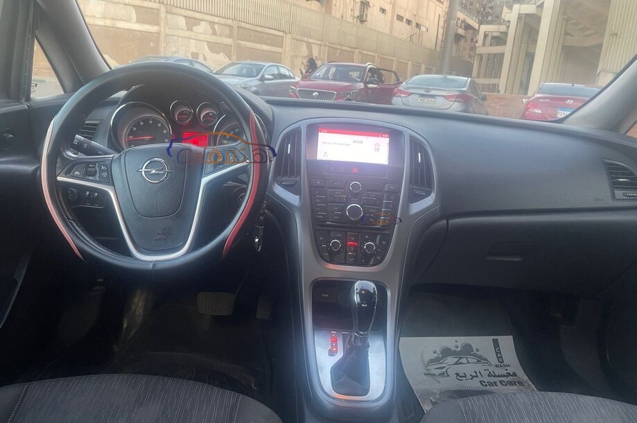 Astra Opel احمر