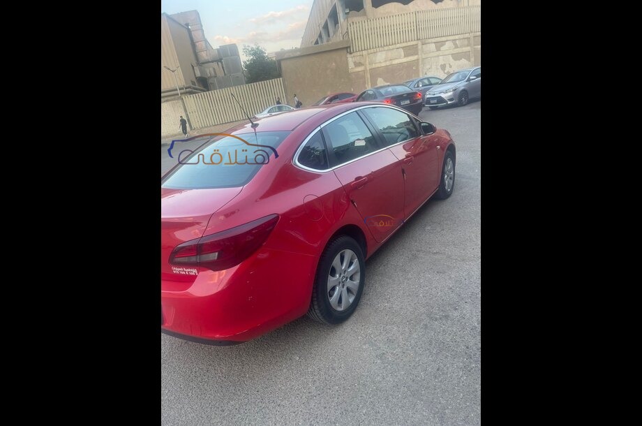 Astra Opel احمر
