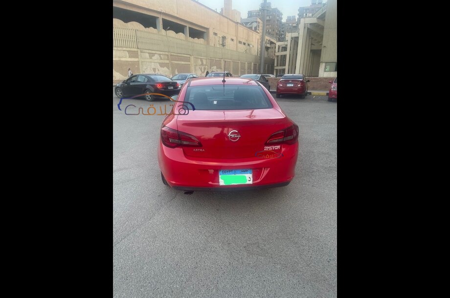 Astra Opel احمر