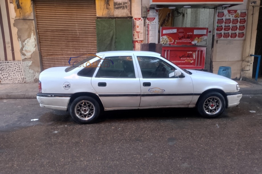 Vectra Opel أبيض