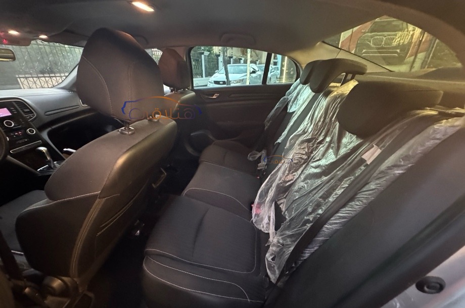 Megane Renault فضي