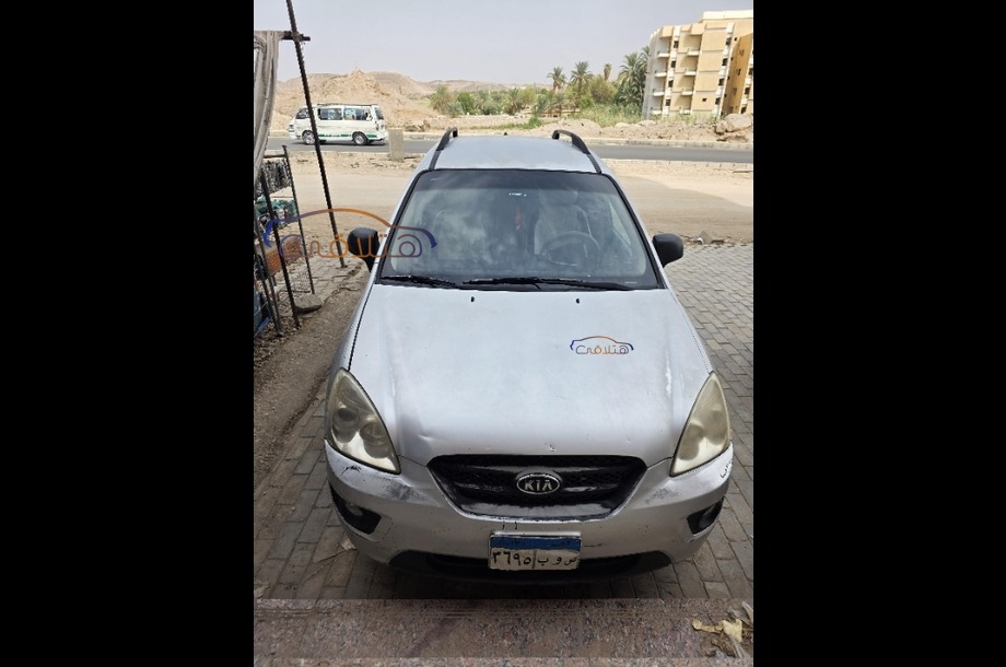 Carens Kia فضي