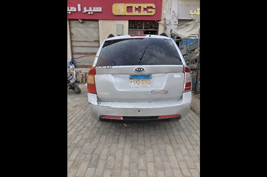 Carens Kia فضي