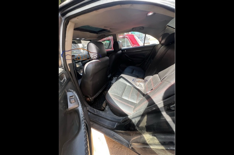 Avensis Toyota أسود