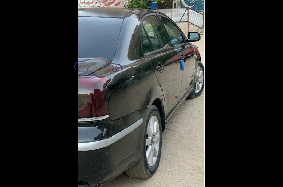 Avensis Toyota أسود