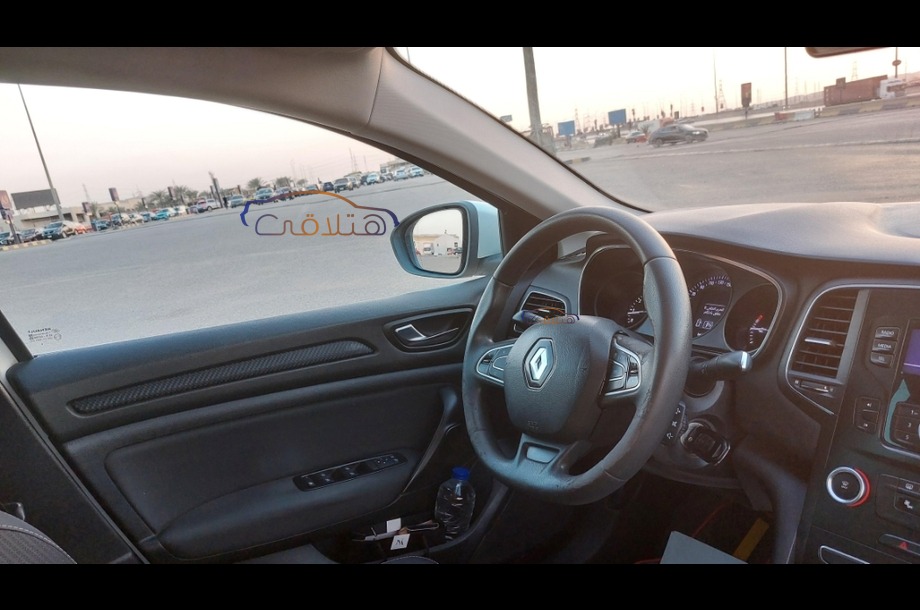 Megane Renault White