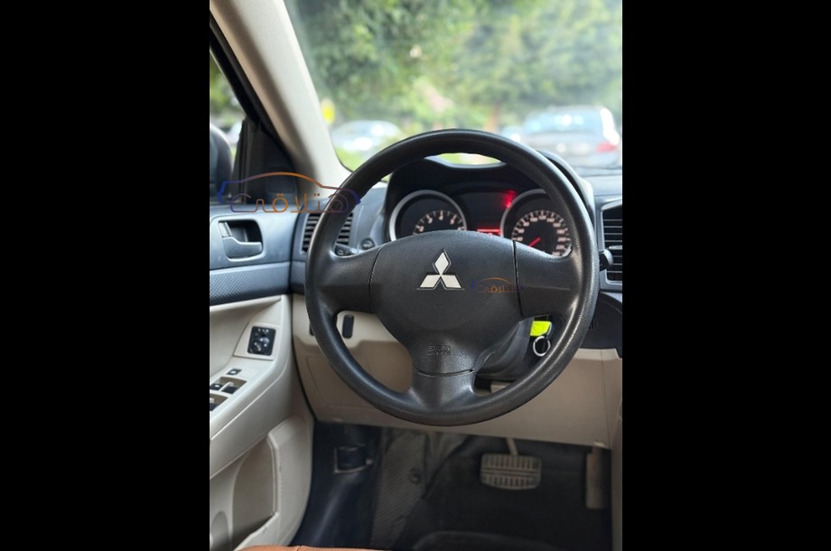 Lancer EX Shark Mitsubishi احمر