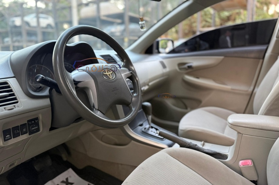 Corolla Toyota أسود