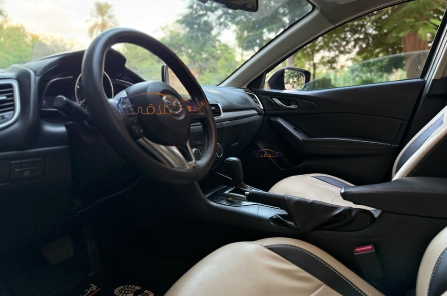 Corolla Toyota أسود