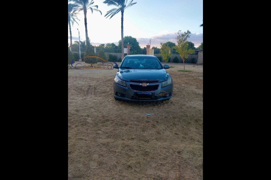 Cruze Chevrolet فضي