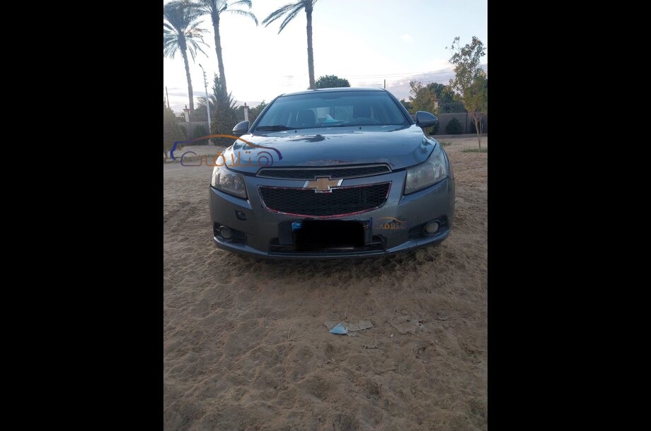 Cruze Chevrolet فضي