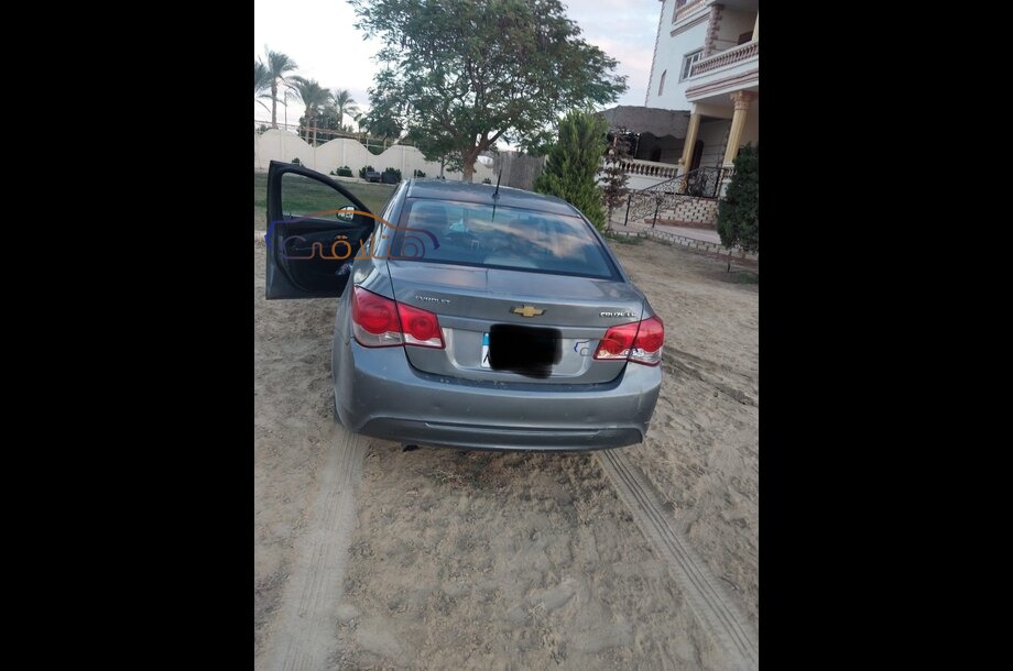 Cruze Chevrolet فضي