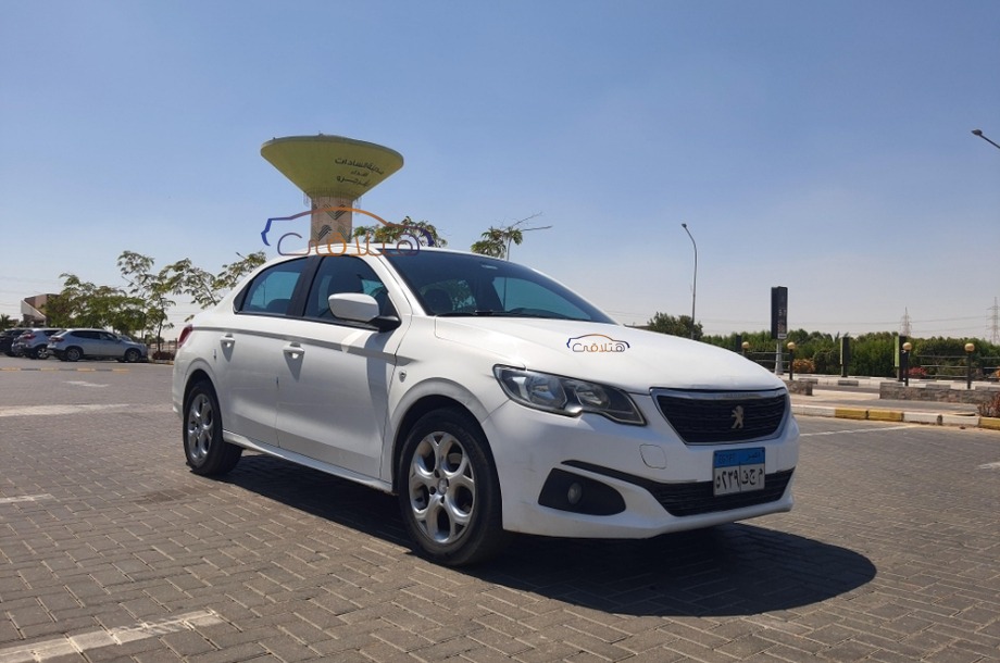 301 Peugeot أبيض
