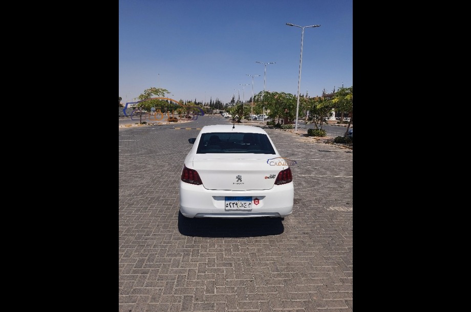 301 Peugeot أبيض