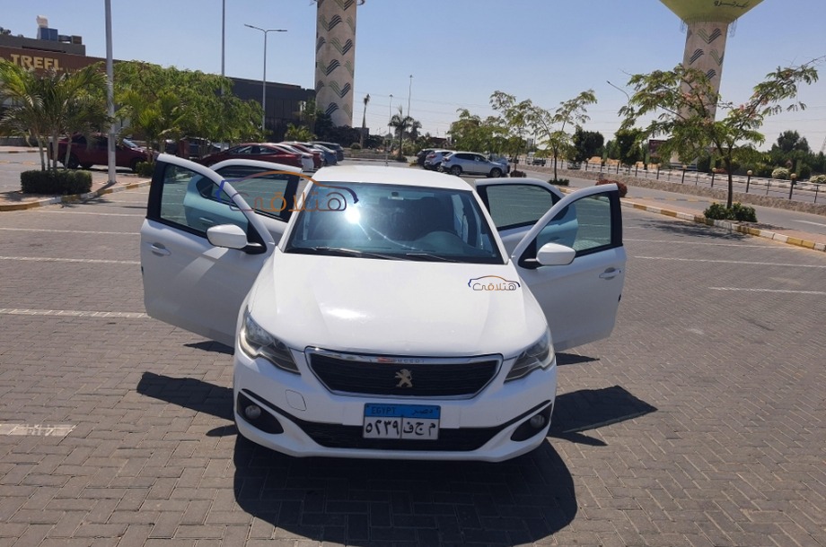 301 Peugeot أبيض