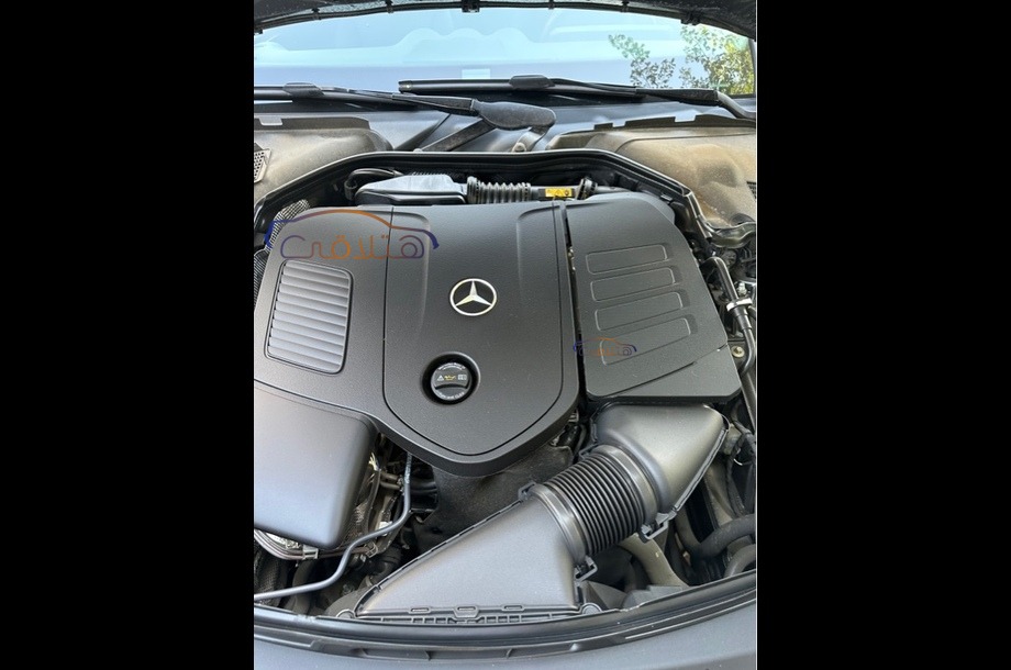 C 180 Mercedes فضي