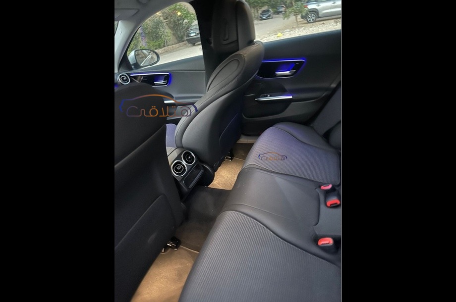 C 180 Mercedes فضي