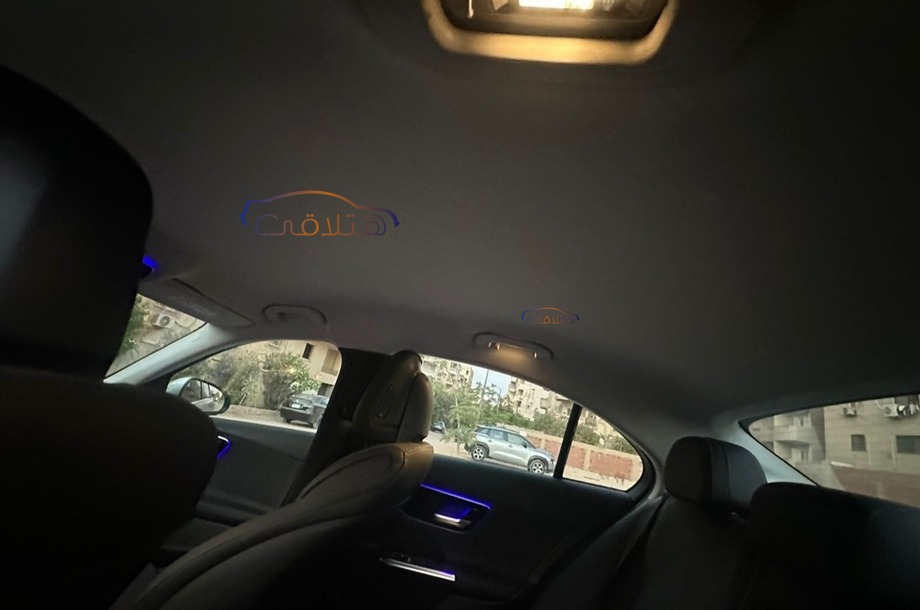 C 180 Mercedes فضي