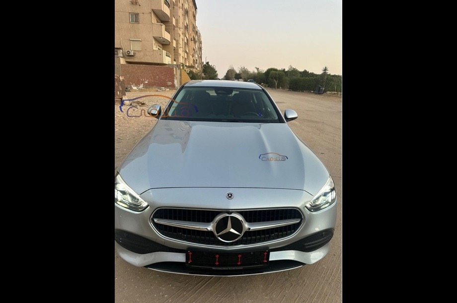 C 180 Mercedes فضي