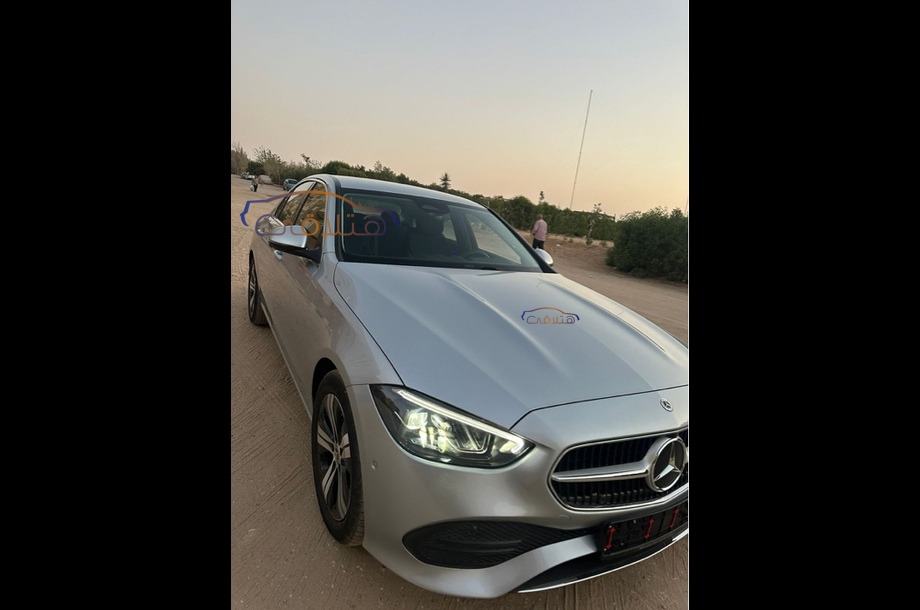 C 180 Mercedes فضي