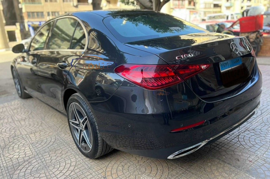 C 180 Mercedes أسود