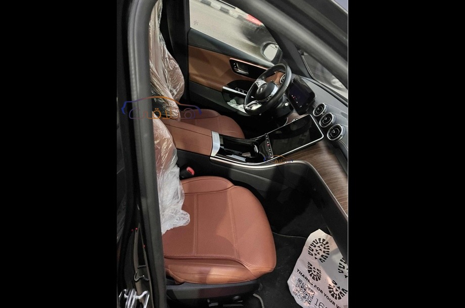 C 180 Mercedes أسود