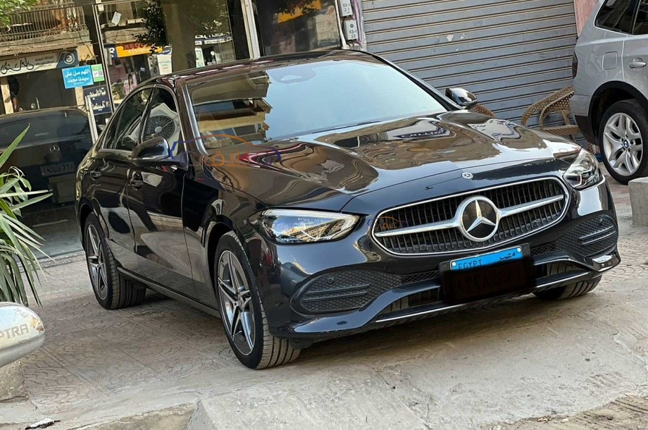 C 180 Mercedes أسود